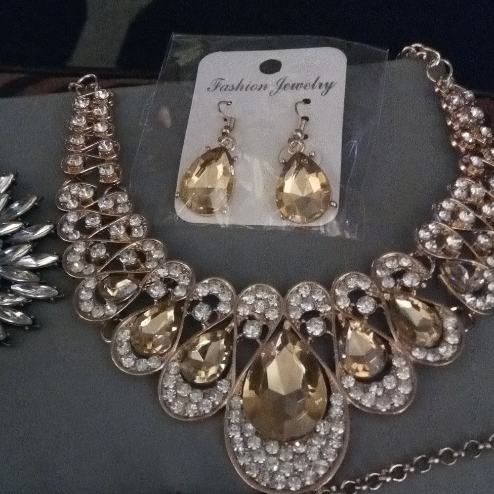 Jewelry - Picture 5 of 6